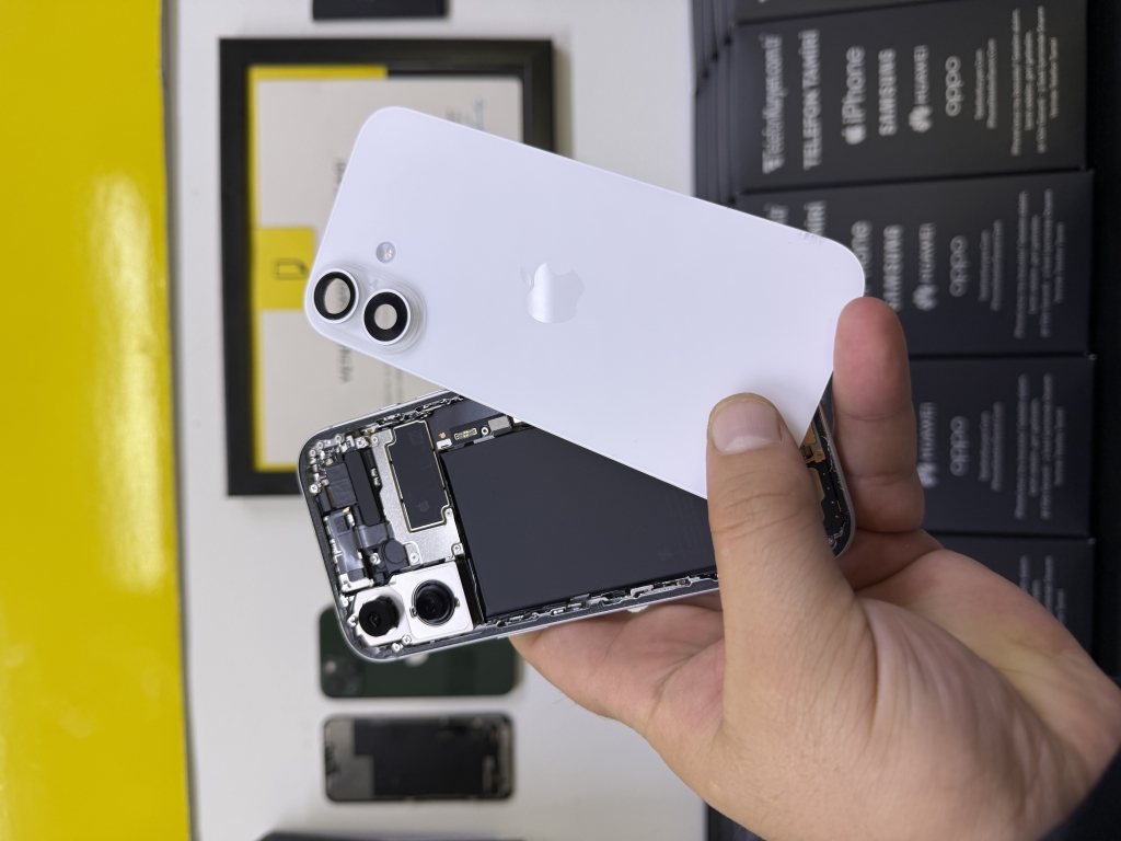 iPhone 13 Ekran Değişimi Antalya